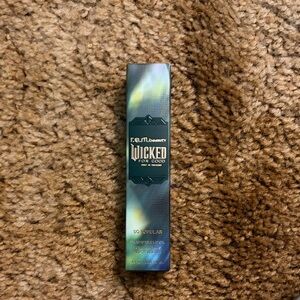 r.e.m. beauty Wicked Lip Oil